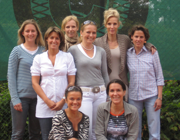1. Damen 30 2009: Jessica Strauchmann, Nicole Mirow, Kim Bahrenburg, Diana Koopmann, Mona Bahrenburg, Katja Reiff. Vorne Steffi Kartmann und Saskia Zink.