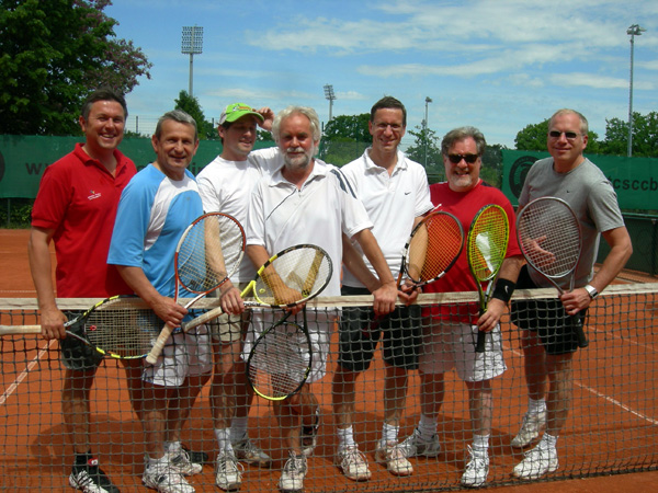 2. Herren 40 (von links): Viktor Omelchuk, Viktor Skriptchenko, Peter Riedel, Hartmut von Wysocki, Dr. Daniel Auer, Wolfgang Mayr, Sebastian Stroschein